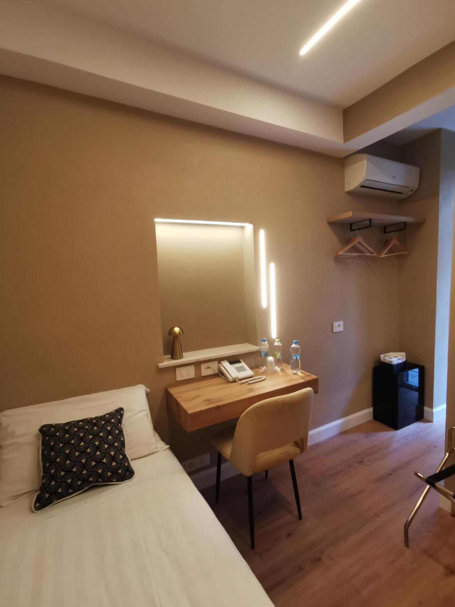 Hotel Fiori Рим Экстерьер фото